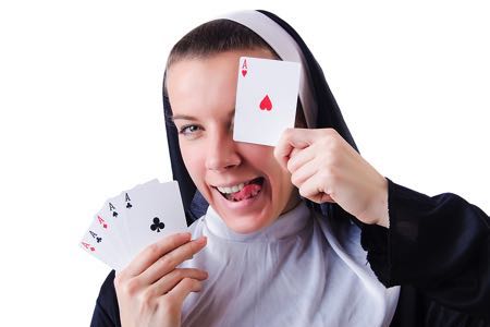 Biarawati dengan kartu